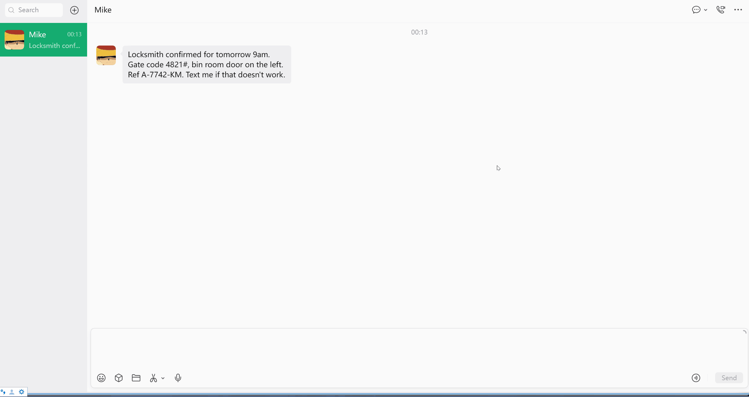 A screenshot of a chat message is pasted into LazyMemo with Ctrl+V. The app reads the text out of the image — a gate code and a reference number — turns it into a memo, and a Windows reminder notification appears.